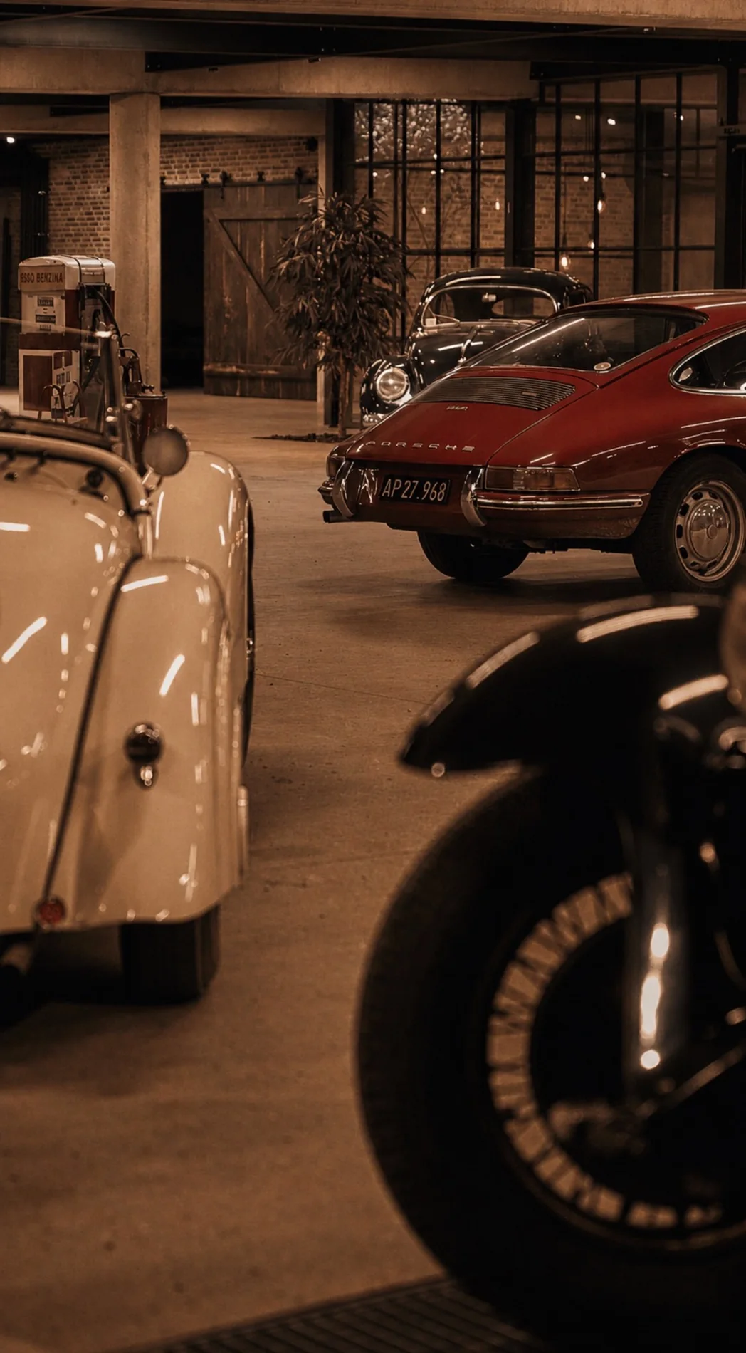 Zone 5 — Classic cars, Esso & gårdmiljø