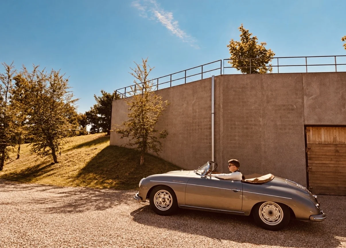 Zone 5 — Classic cars, Esso & gårdmiljø